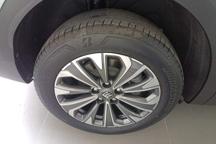 Used Buick Envision 2025 Encore Plus 28T Two-Wheel-Drive Platinum Edition Right Rear Wheel Hub