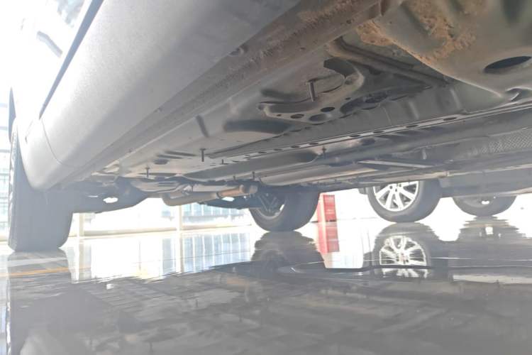 Used Buick Envision 2025 25T Entry-Grade Platinum Edition Right Side Sill
