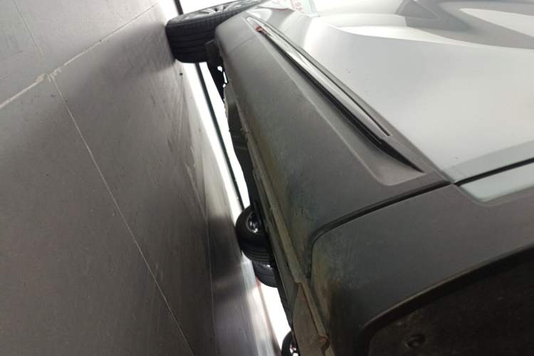 Used Buick Envision 2025 Encore Plus 28T Two-Wheel-Drive Platinum Edition Right Side Sill