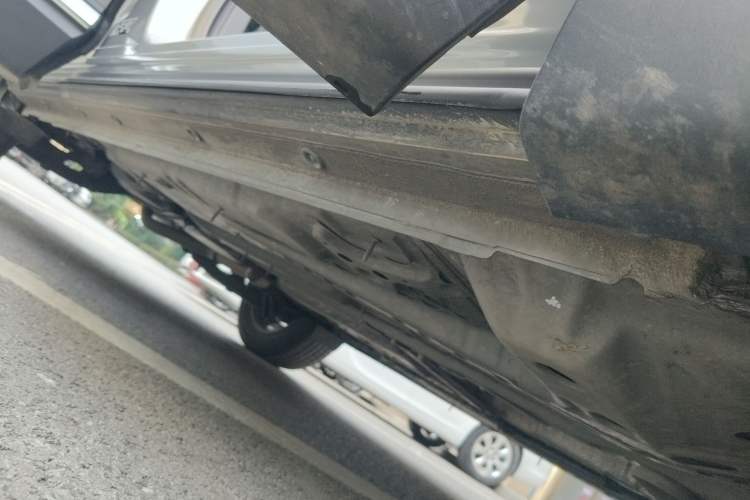 Used Buick Envision 2025 25T Entry-Grade Platinum Edition Right Side Sill
