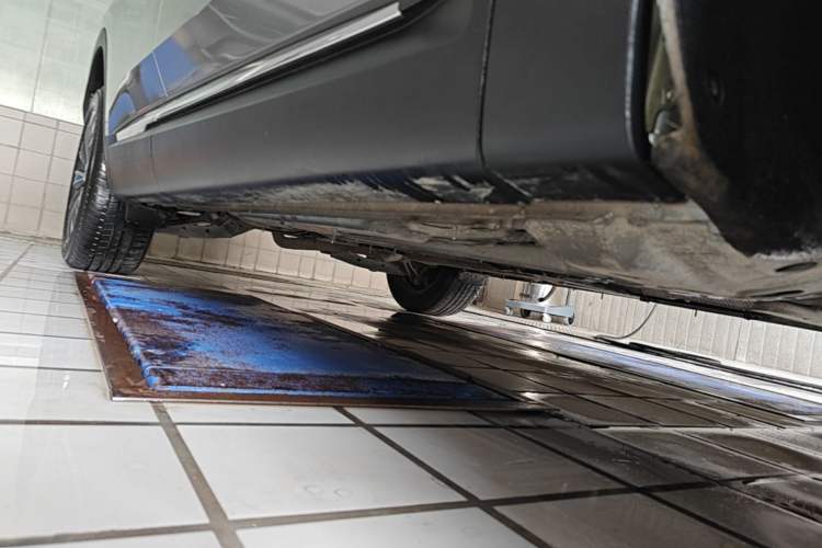 Used Buick Envision 2025 25T Entry-Grade Platinum Edition Right Side Sill
