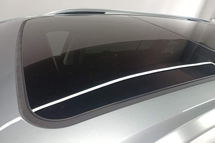Used Buick Envision 2025 Encore Plus 28T Two-Wheel-Drive Platinum Edition Roof