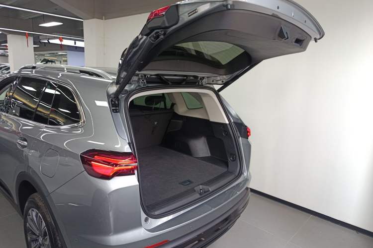 Used Buick Envision 2025 Encore Plus 28T Two-Wheel-Drive Platinum Edition Trunk