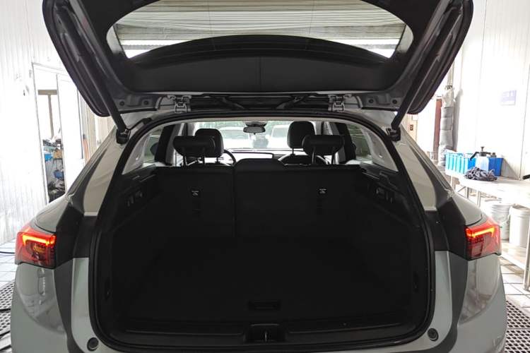 Used Buick Envision 2025 25T Entry-Grade Platinum Edition Trunk