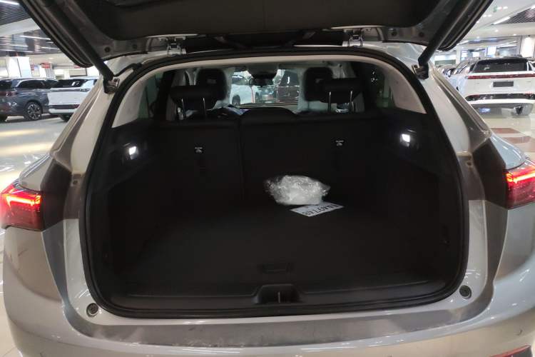 Used Buick Envision 2025 25T Entry-Grade Platinum Edition Trunk