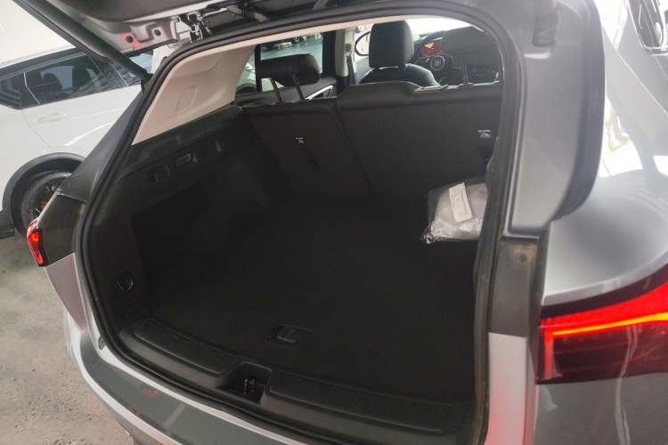 Used Buick Envision 2025 25T Entry-Grade Platinum Edition Trunk