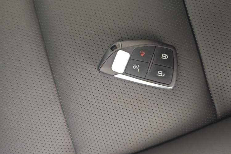 Used Buick Envision 2025 25T Entry-Grade Platinum Edition Vehicle Key