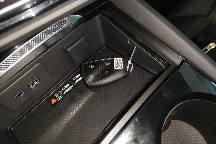 Used Buick Envision 2025 25T Entry-Grade Platinum Edition Vehicle Key