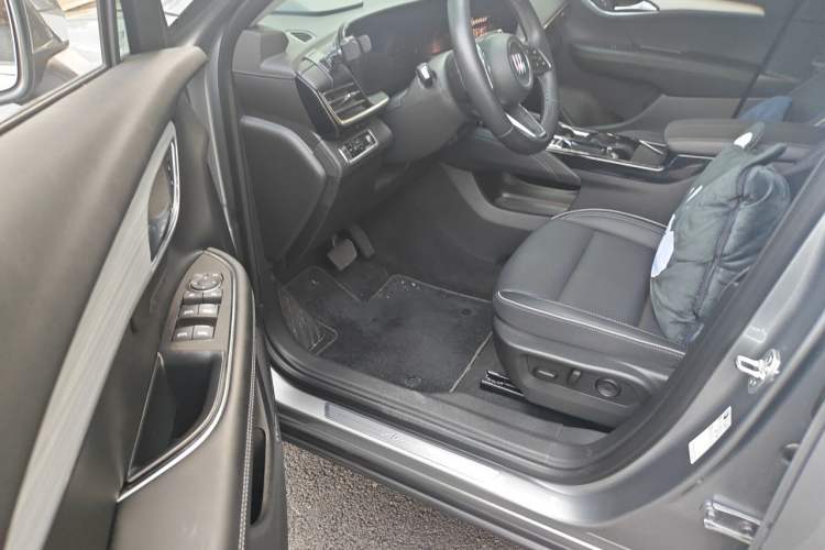 Used Buick Envision 2025 Encore Plus Four-Wheel Drive Avenir Driver Seat