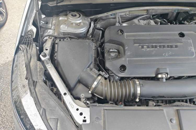 Used Buick Envision 2025 Encore Plus Four-Wheel Drive Avenir Engine Bay Right