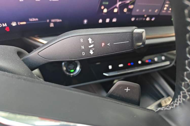 Used Buick Envision 2025 Encore Plus Four-Wheel Drive Avenir Gear Lever