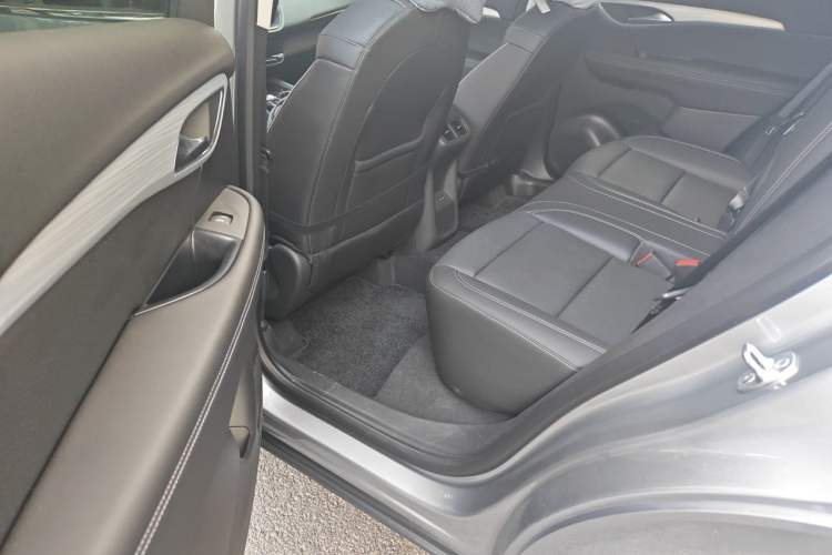 Used Buick Envision 2025 Encore Plus Four-Wheel Drive Avenir Left Rear Seat