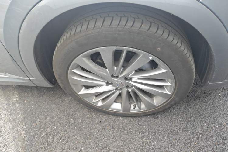 Used Buick Envision 2025 Encore Plus Four-Wheel Drive Avenir Right Front Wheel Hub