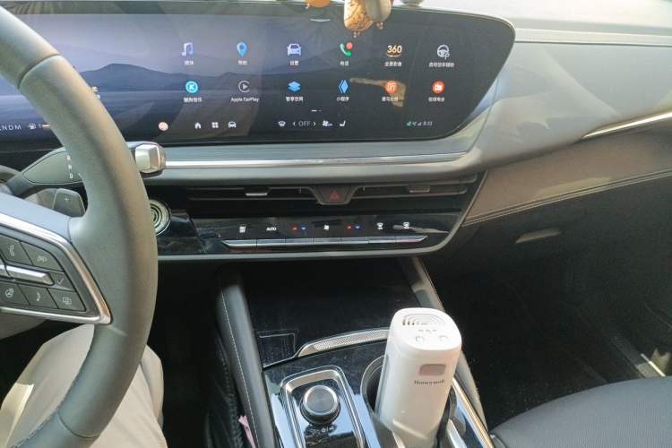 Used Buick Envision 2025 Encore Plus 28T Two-Wheel-Drive Platinum Edition Audio And AC Panel