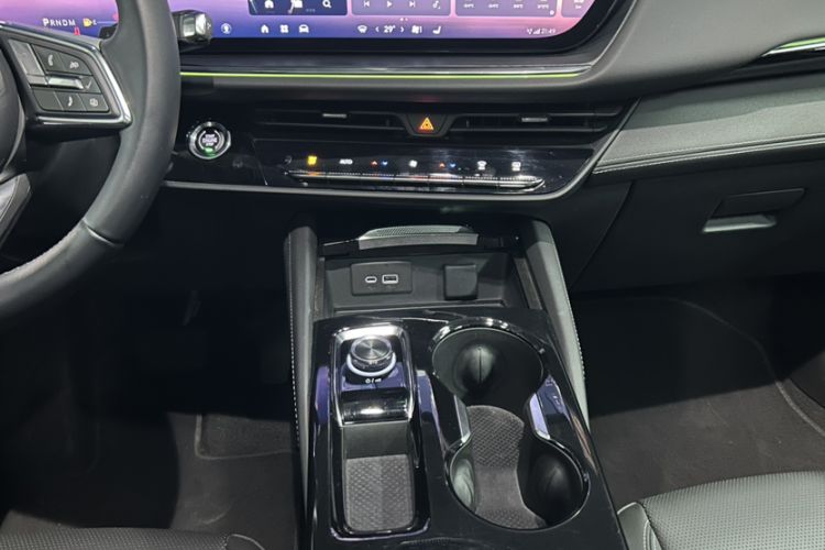Used Buick Envision 2025 25T Entry-Grade Platinum Edition Audio And AC Panel