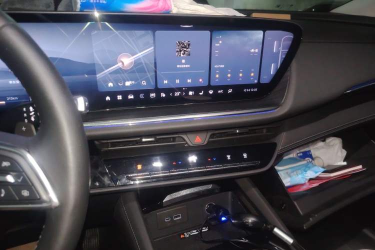 Used Buick Envision 2025 Encore Plus 28T Two-Wheel-Drive Platinum Edition Audio And AC Panel