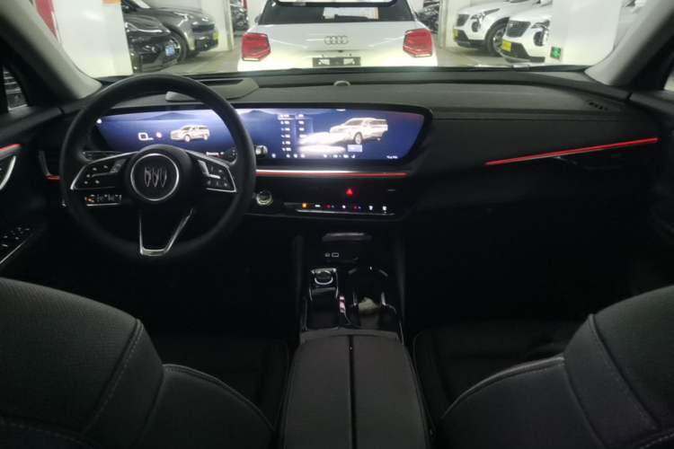 Used Buick Envision 2025 Encore Plus 28T Two-Wheel-Drive Platinum Edition Center Console