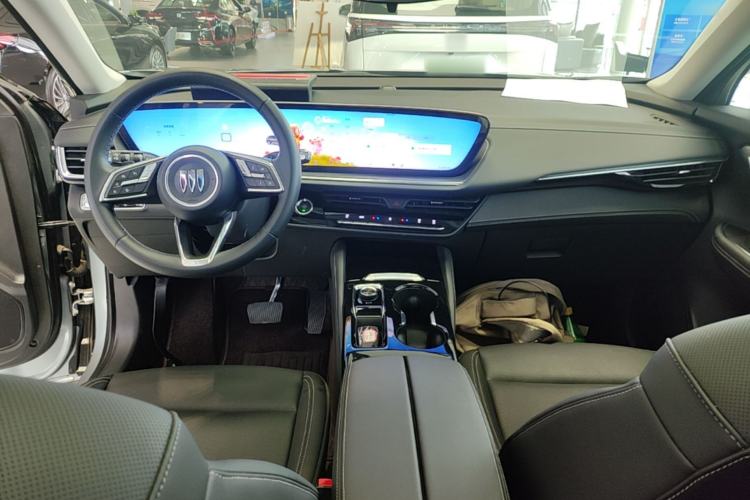 Used Buick Envision 2025 25T Entry-Grade Platinum Edition Center Console