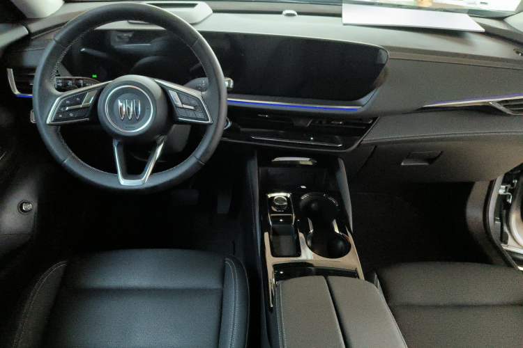 Used Buick Envision 2025 25T Entry-Grade Platinum Edition Center Console