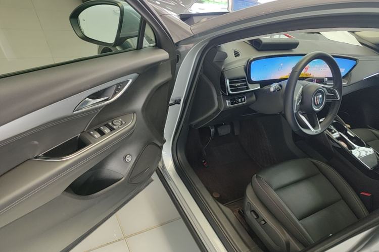 Used Buick Envision 2025 25T Entry-Grade Platinum Edition Driver Seat
