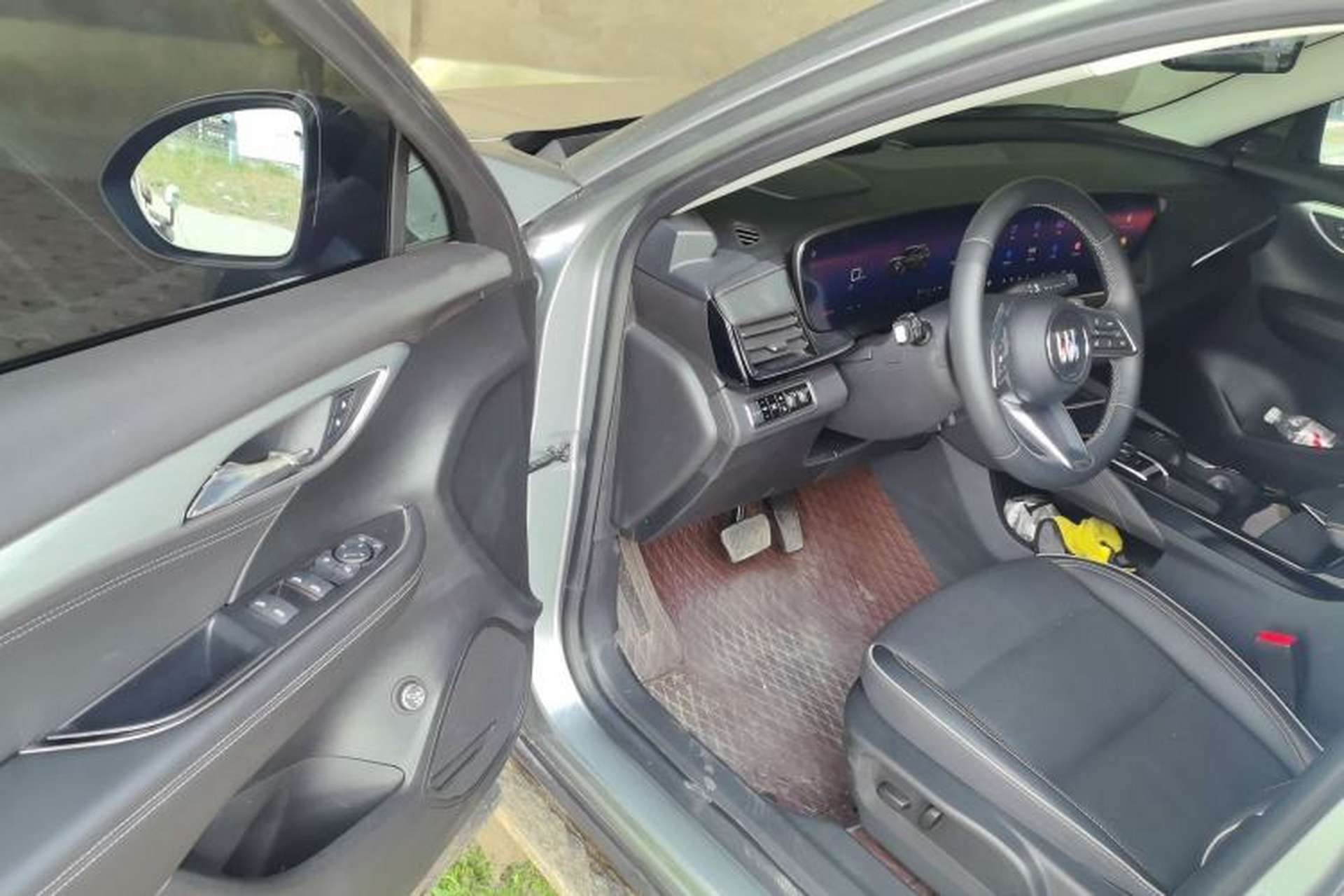 Used Buick Envision 2025 Encore Plus 28T Two-Wheel-Drive Platinum Edition Driver Seat