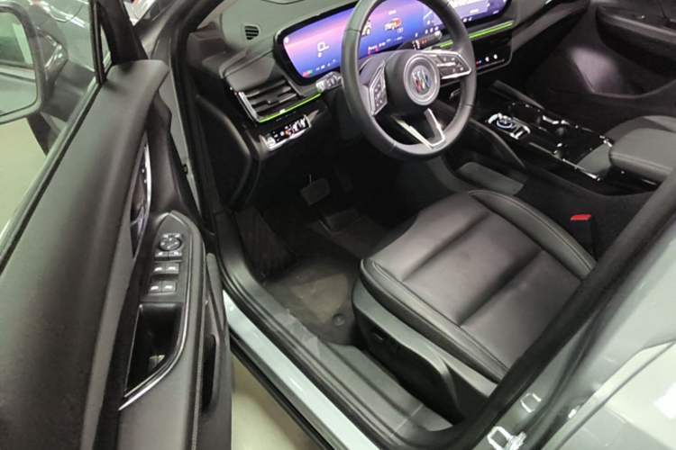 Used Buick Envision 2025 25T Entry-Grade Platinum Edition Driver Seat