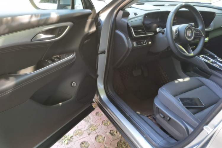 Used Buick Envision 2025 25T Entry-Grade Platinum Edition Driver Seat