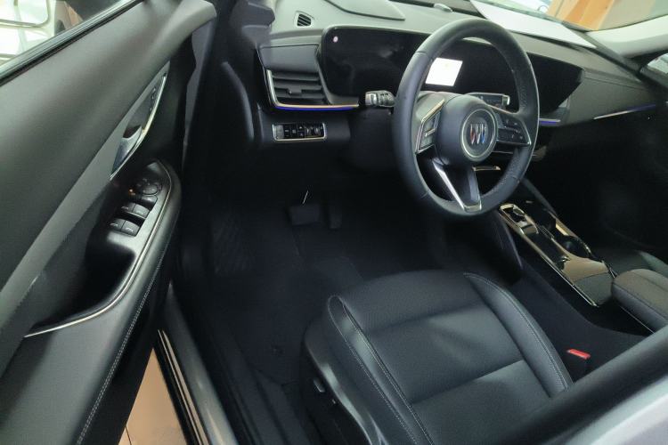 Used Buick Envision 2025 25T Entry-Grade Platinum Edition Driver Seat