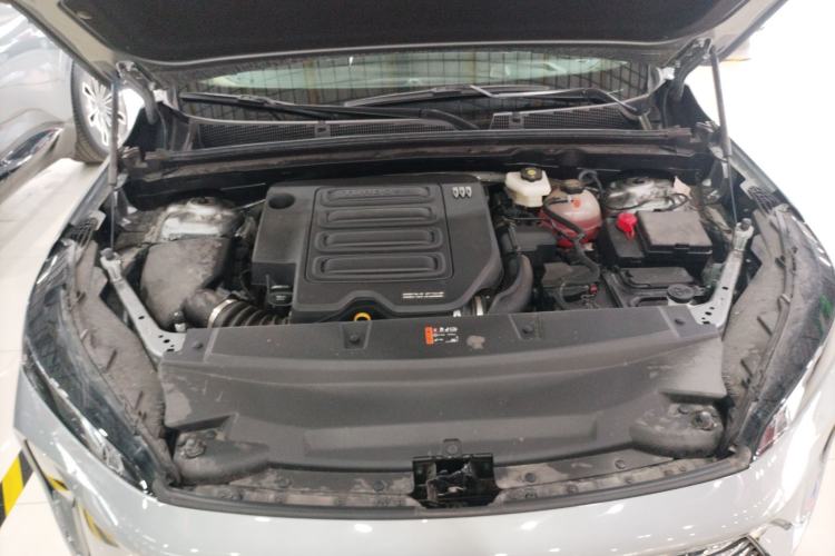 Used Buick Envision 2025 25T Entry-Grade Platinum Edition Engine Bay