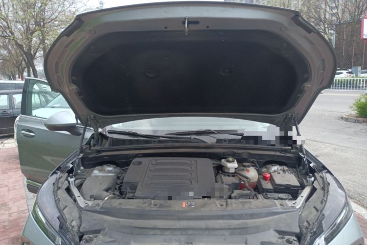 Used Buick Envision 2025 25T Entry-Grade Platinum Edition Engine Bay