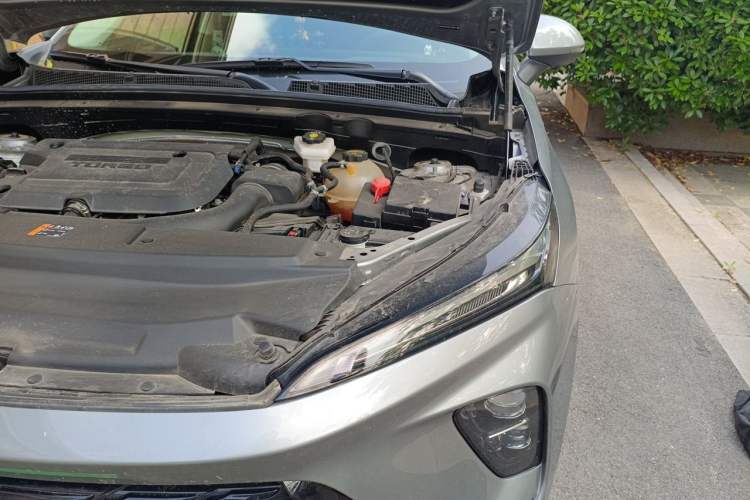 Used Buick Envision 2025 Encore Plus 28T Two-Wheel-Drive Platinum Edition Engine Bay Left
