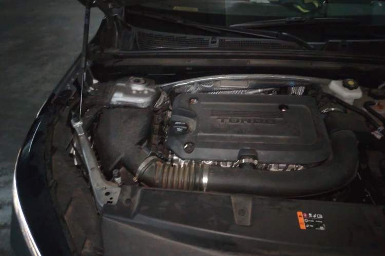 Used Buick Envision 2025 Encore Plus 28T Two-Wheel-Drive Platinum Edition Engine Bay Right