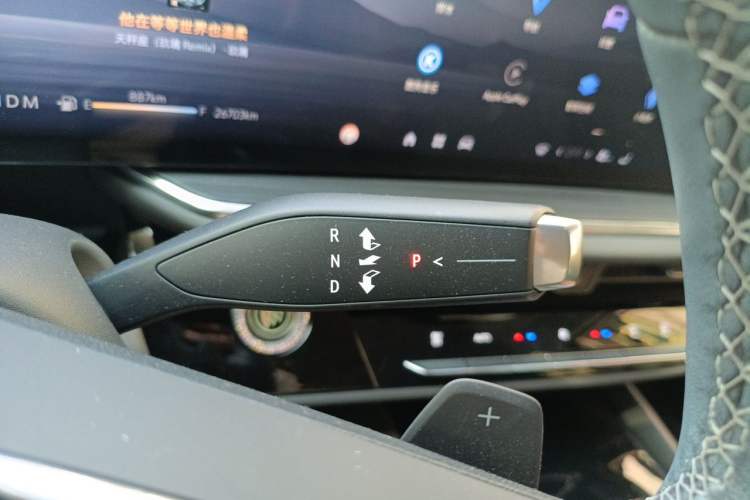 Used Buick Envision 2025 Encore Plus 28T Two-Wheel-Drive Platinum Edition Gear Lever