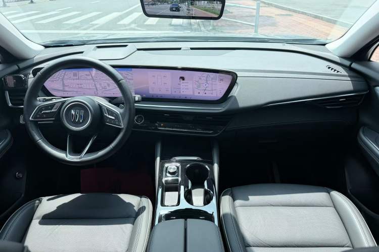 Used Buick Envision 2025 Encore Plus 28T Two-Wheel-Drive Platinum Edition Interior 1