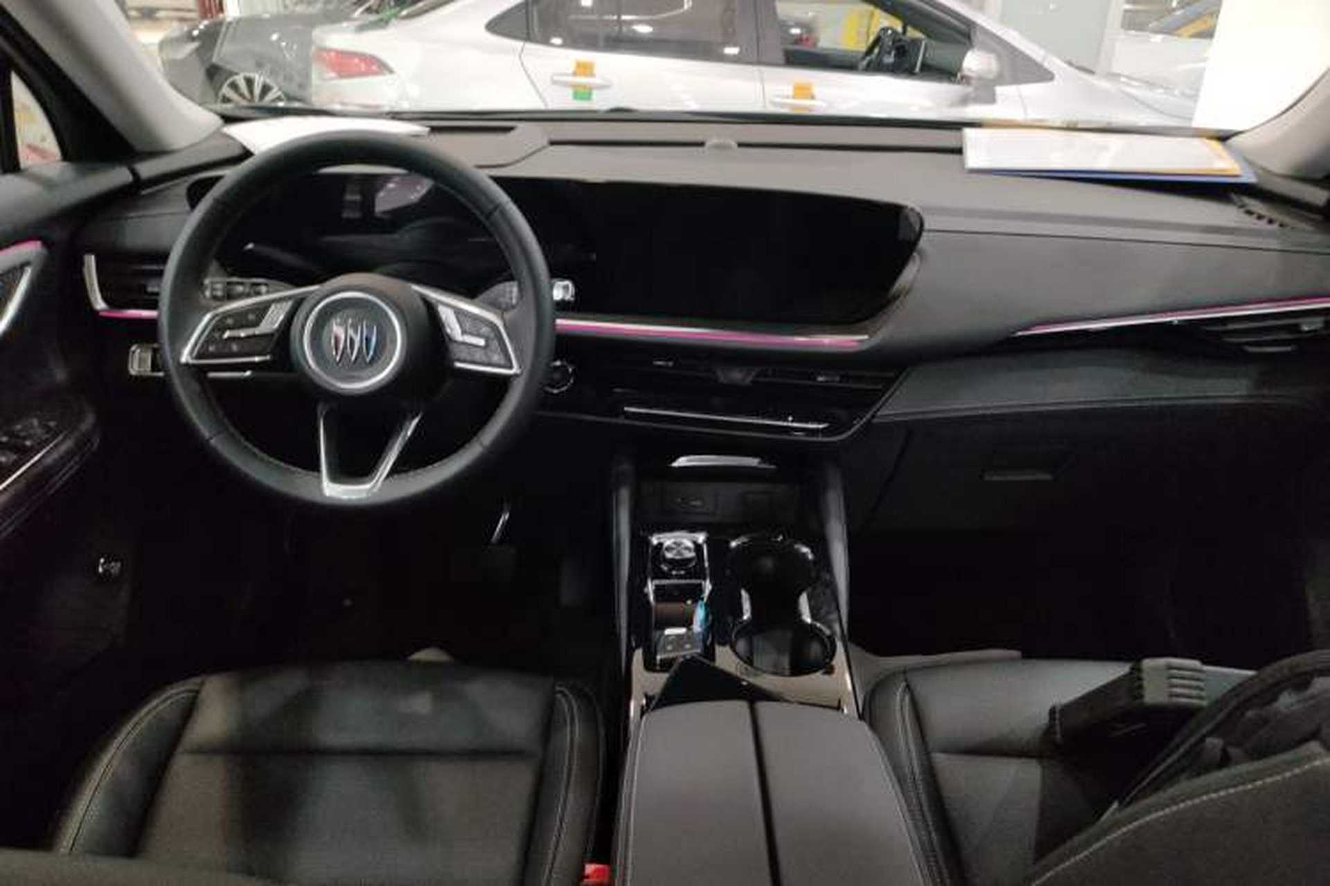 Used Buick Envision 2025 25T Entry-Grade Platinum Edition Interior 2