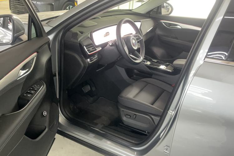 Used Buick Envision 2025 25T Entry-Grade Platinum Edition Interior 2