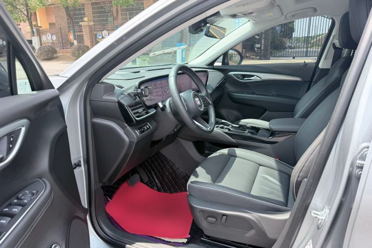 Used Buick Envision 2025 Encore Plus 28T Two-Wheel-Drive Platinum Edition Interior 2
