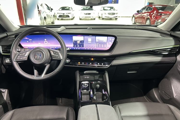 Used Buick Envision 2025 25T Entry-Grade Platinum Edition Interior 2
