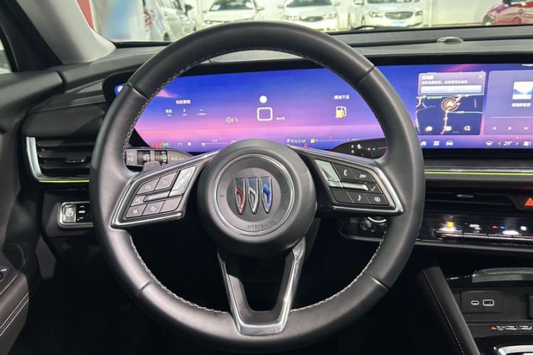 Used Buick Envision 2025 25T Entry-Grade Platinum Edition Interior 3