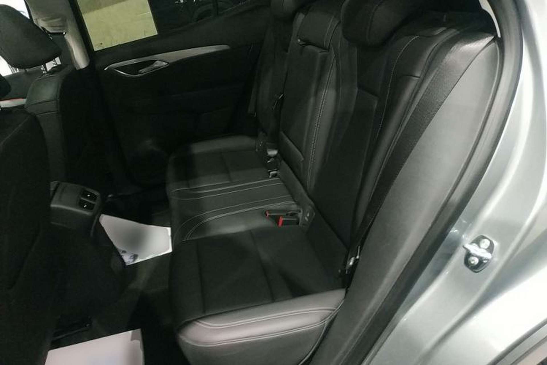 Used Buick Envision 2025 25T Entry-Grade Platinum Edition Interior 4