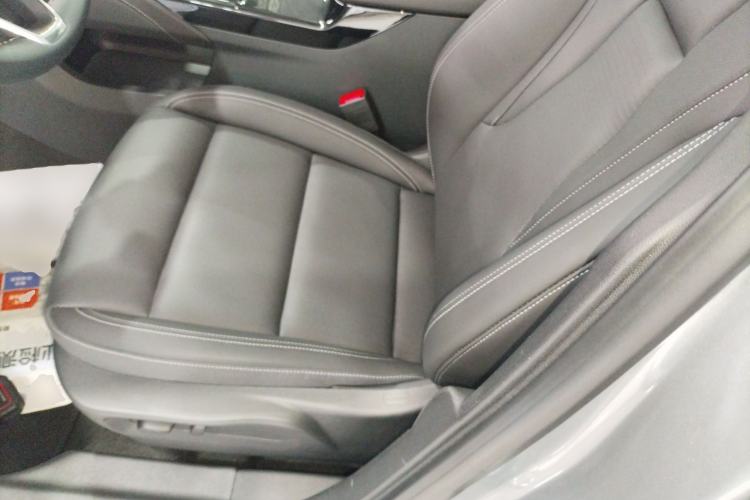 Used Buick Envision 2025 25T Entry-Grade Platinum Edition Left Front Seat