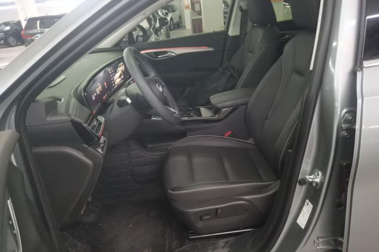 Used Buick Envision 2025 Encore Plus 28T Two-Wheel-Drive Platinum Edition Left Front Seat