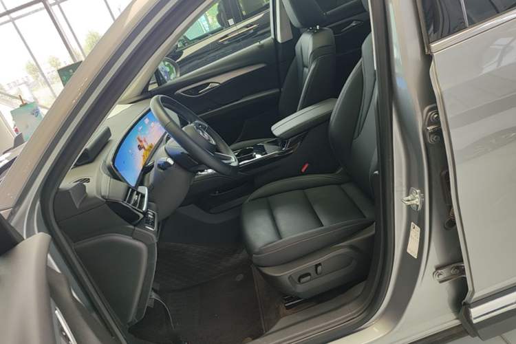Used Buick Envision 2025 25T Entry-Grade Platinum Edition Left Front Seat
