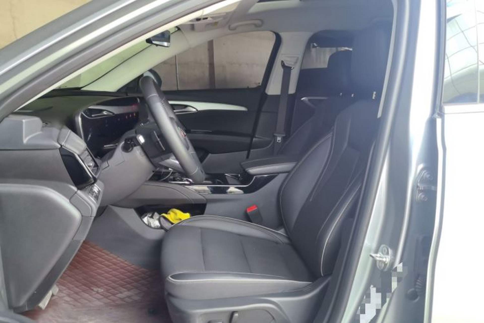Used Buick Envision 2025 Encore Plus 28T Two-Wheel-Drive Platinum Edition Left Front Seat
