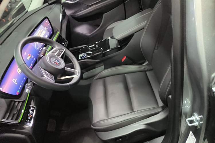 Used Buick Envision 2025 25T Entry-Grade Platinum Edition Left Front Seat