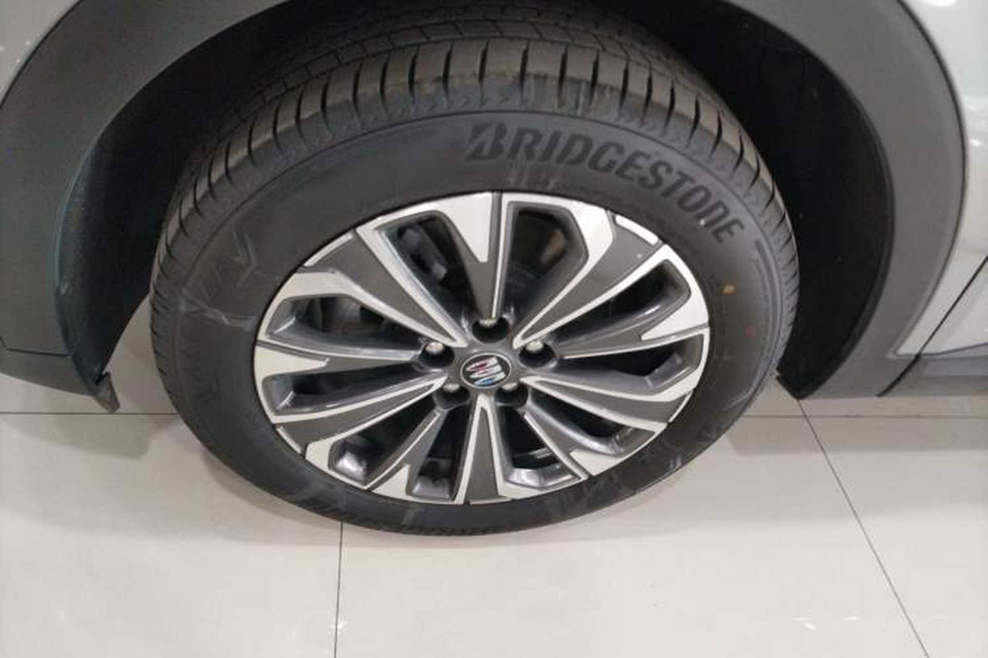 Used Buick Envision 2025 25T Entry-Grade Platinum Edition Left Front Wheel Hub