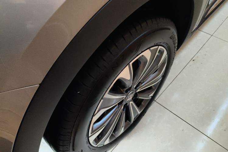Used Buick Envision 2025 25T Entry-Grade Platinum Edition Left Front Wheel Hub