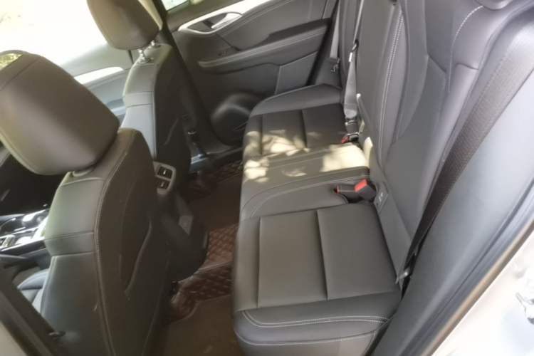 Used Buick Envision 2025 25T Entry-Grade Platinum Edition Left Rear Seat