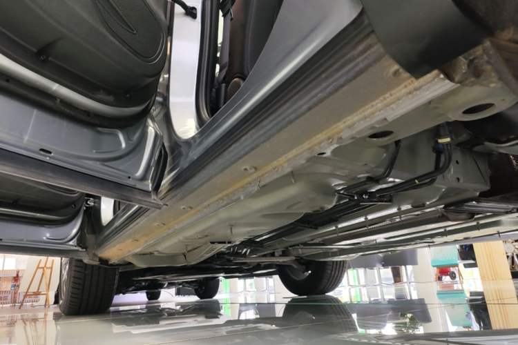 Used Buick Envision 2025 25T Entry-Grade Platinum Edition Left Side Sill