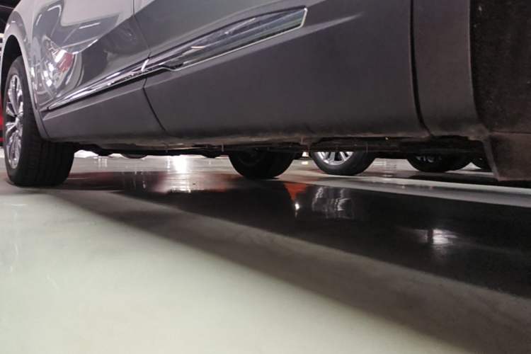 Used Buick Envision 2025 25T Entry-Grade Platinum Edition Left Side Sill